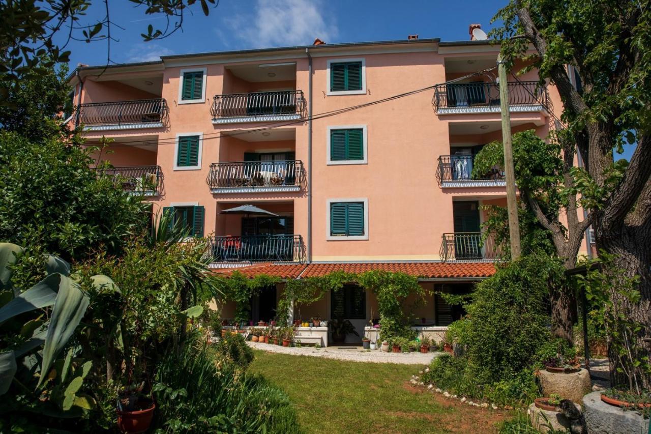 Villa Mareonda - Apartments Sussurro Ровинь Экстерьер фото