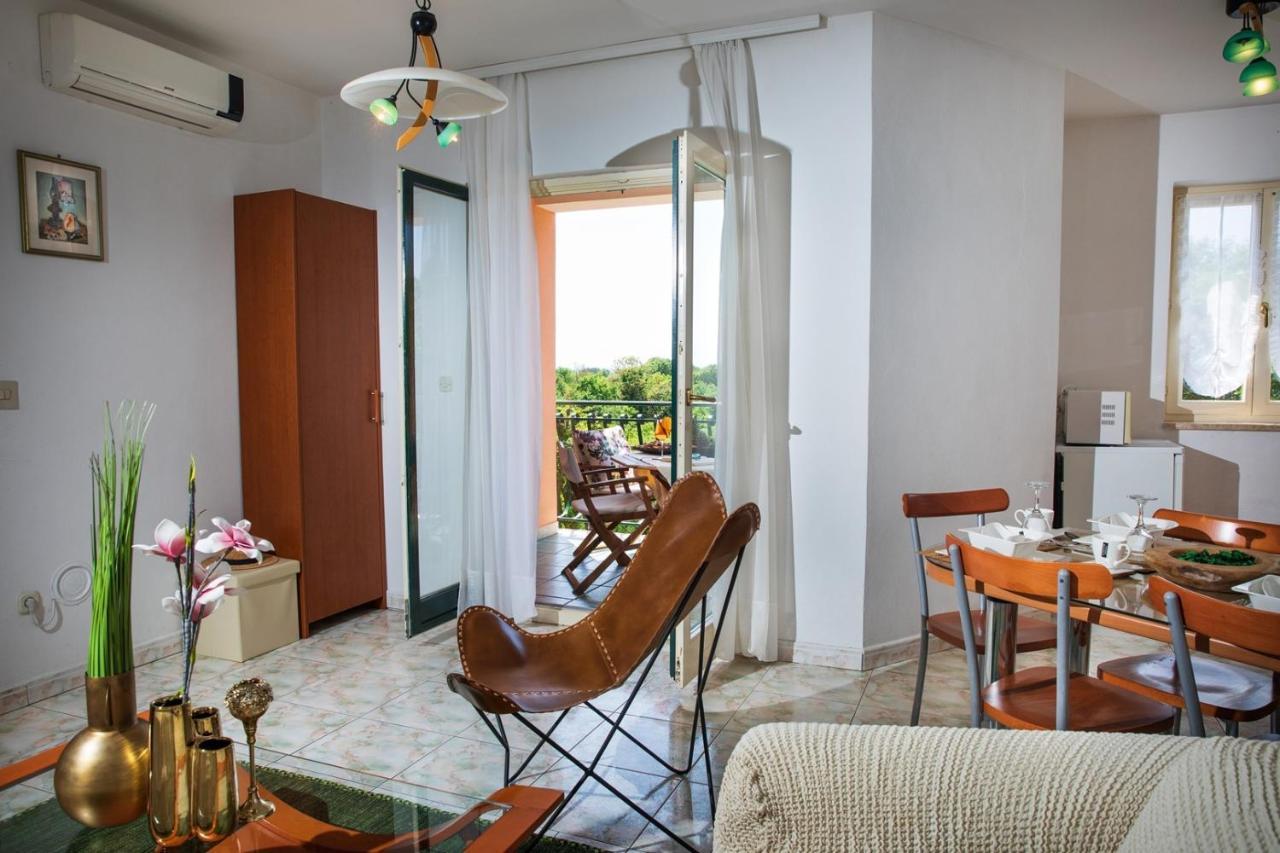 Villa Mareonda - Apartments Sussurro Ровинь Экстерьер фото