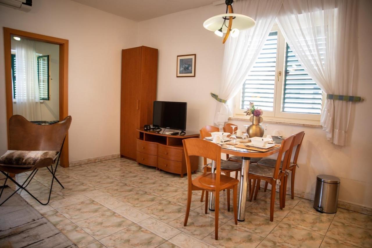 Villa Mareonda - Apartments Sussurro Ровинь Экстерьер фото